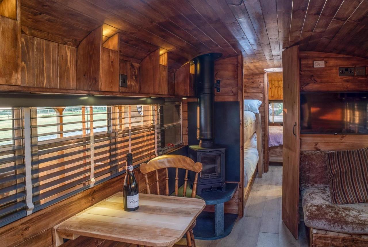 American School Bus - 1 Bedroom - Blossom Farm - Tiers Cross Johnston Exterior foto