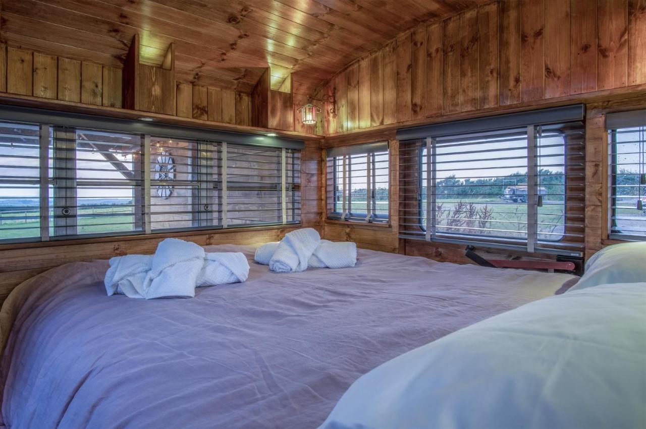 American School Bus - 1 Bedroom - Blossom Farm - Tiers Cross Johnston Exterior foto