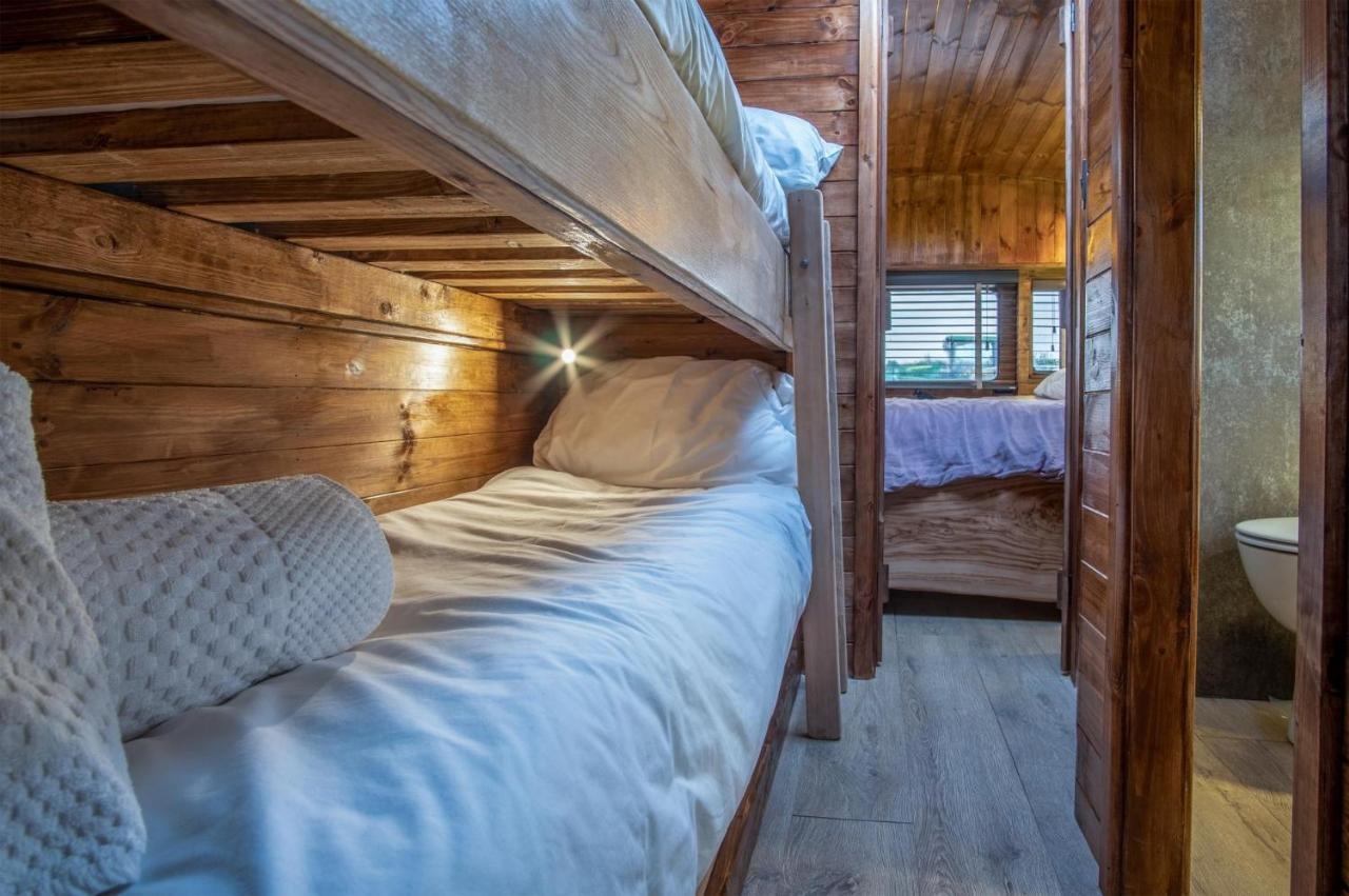 American School Bus - 1 Bedroom - Blossom Farm - Tiers Cross Johnston Exterior foto